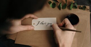 結婚式1周年の「紙婚式」に用意したいケーキ特集